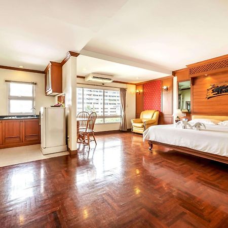 Studio Suite By Royal Ivory Nana Бангкок Екстер'єр фото