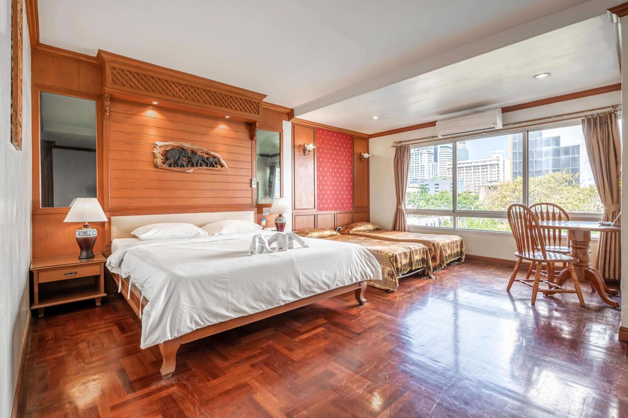 Studio Suite By Royal Ivory Nana Бангкок Екстер'єр фото